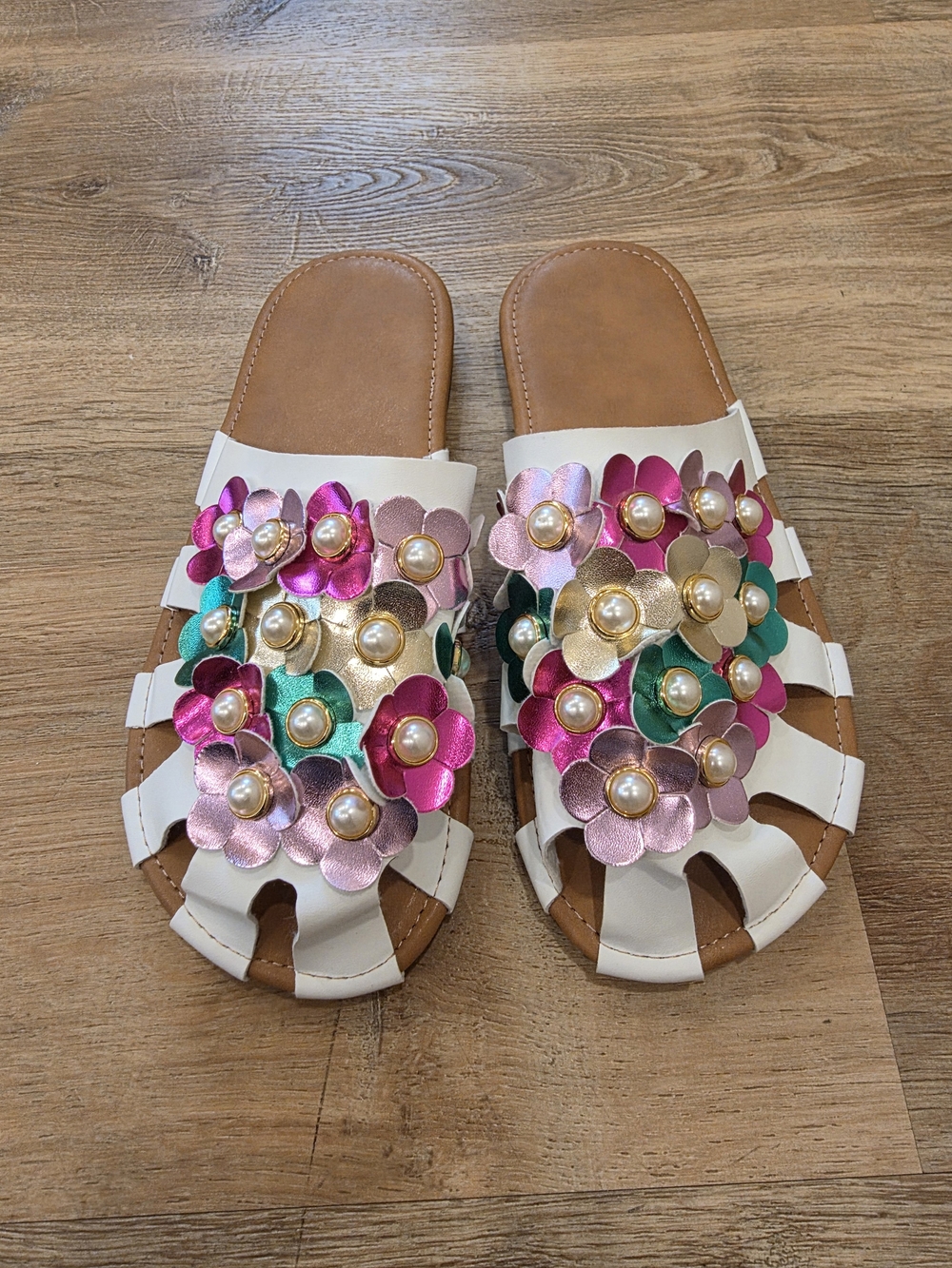 White Floral Pearl Slide Sandals - Women's